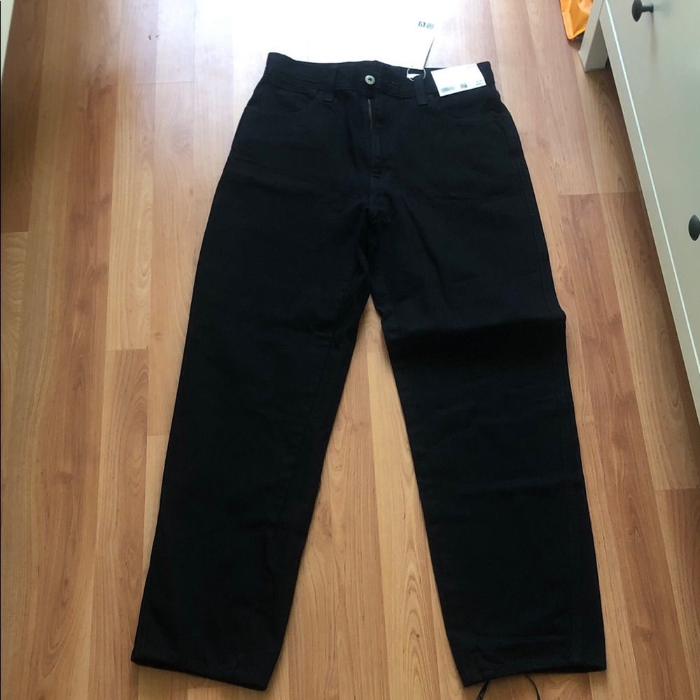 Uniqlo U size 27x31 Black Curved Jeans